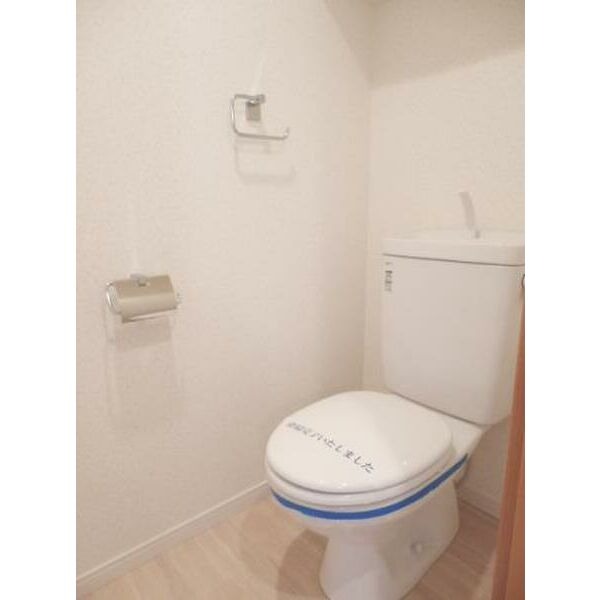 清潔感のあるトイレですね