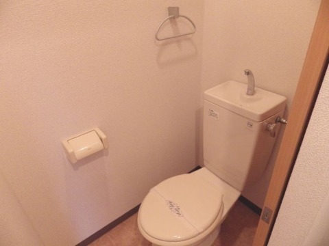 清潔感のあるトイレですね