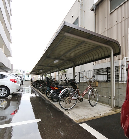 自転車はこちらで