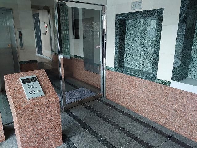 オートロックで安心。