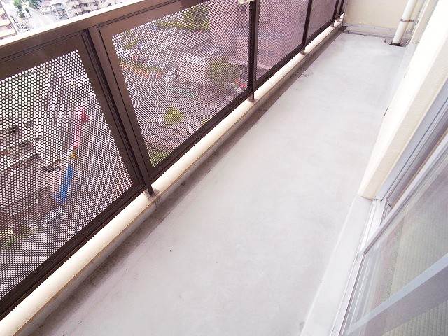 日当たり良好なバルコニーで洗濯物が良く乾きますね
