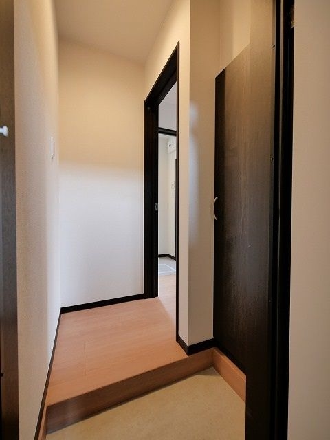 明るい玄関でお出迎え