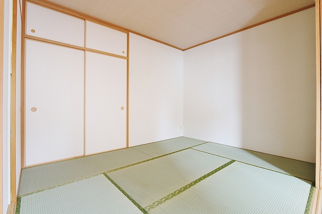 畳の和室も落ち着きますね