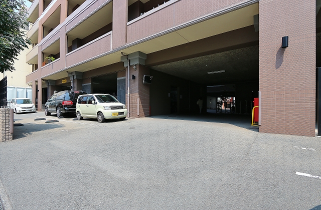 敷地内に駐車場ございます