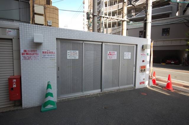 敷地内ゴミ置き場です