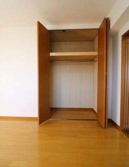 衣類の収納はこちらへ。