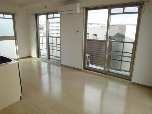 家具の配置がしやすいお部屋です