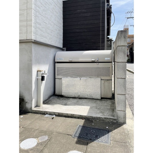敷地内にゴミ置き場あります