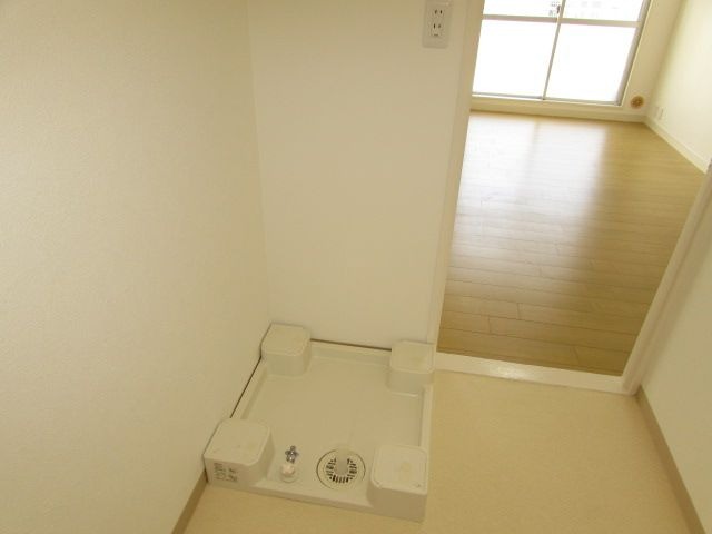 洗濯機はもちろん室内です。