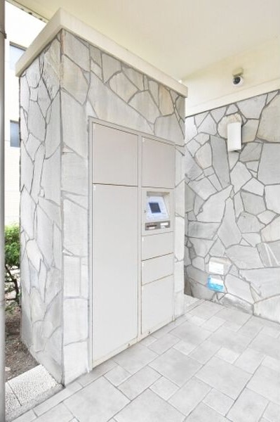 嬉しい宅配ボックス付きです