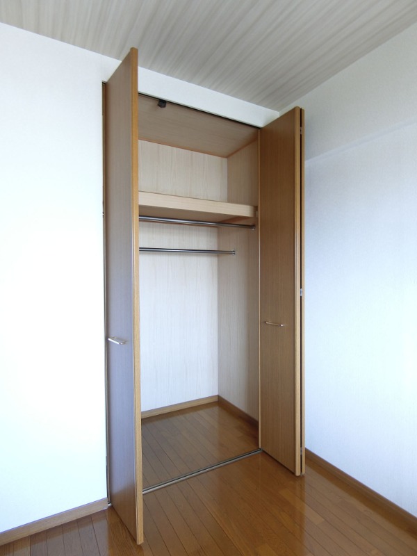 奥行きのあるクローゼットです