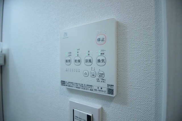 梅雨の時期でも味方の浴室乾燥機