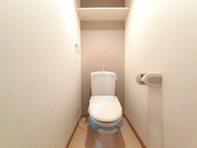 清潔感のあるトイレですね