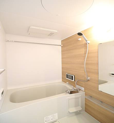 写真は別のお部屋です。1日の疲れはこちらで流します。