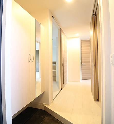 写真は別のお部屋です。お客様はこちらでお出迎えです。