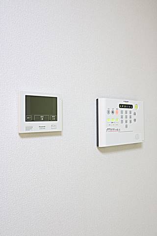 写真は別のお部屋です。モニタ付きなので安心です。