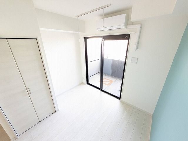 ホワイトカラーを基調としたとてもきれいなお部屋です
