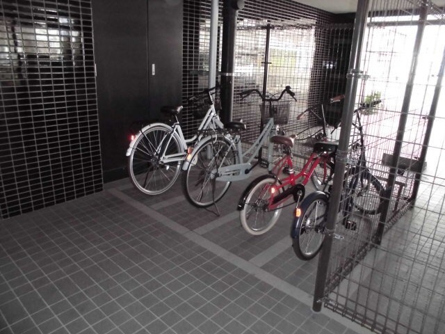自転車はこちらで