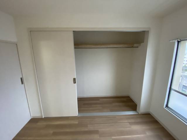 お洋服収納はこちらです
