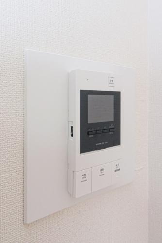 モニタ付きインターホンで安心です