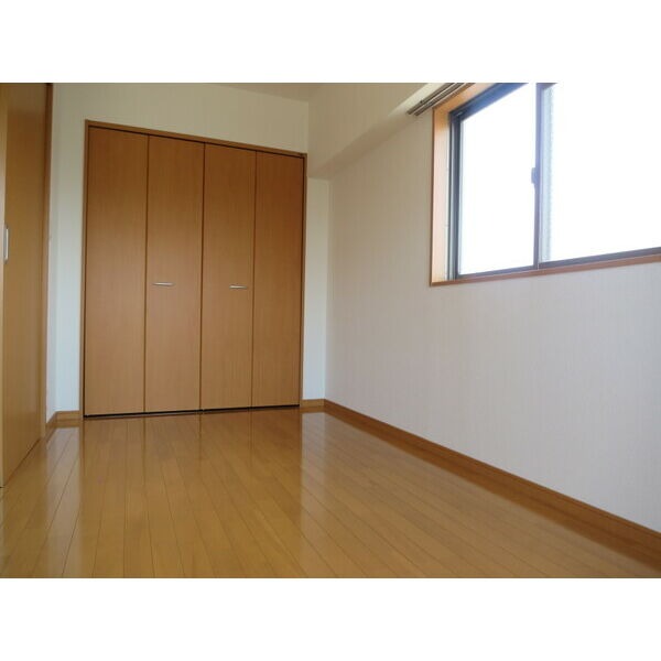 こちらは寝室にいかがでしょうか