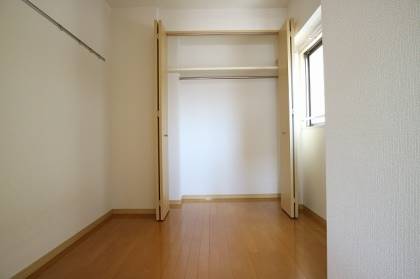 かさばるお洋服もたくさん入りそうですね