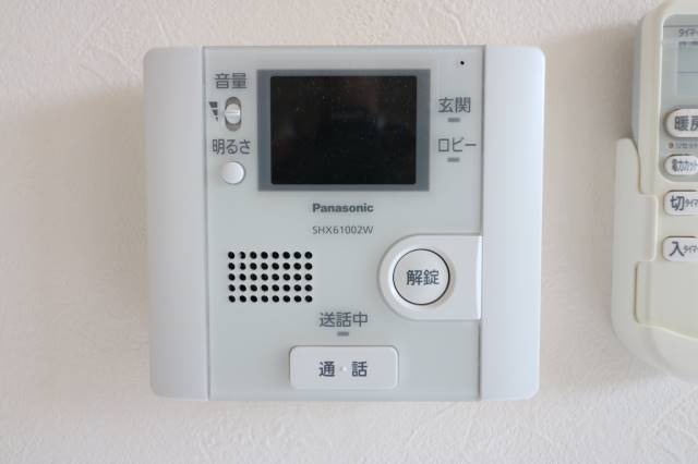 来訪者の顔が確認出来ます。