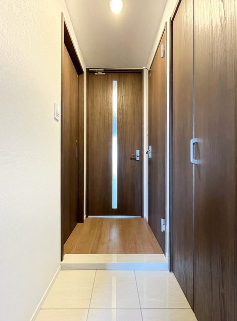 高さのある玄関収納があります