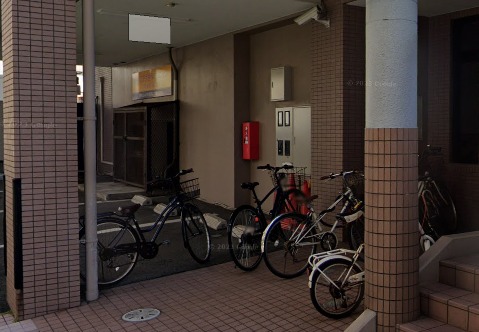 自転車はこちらへ。