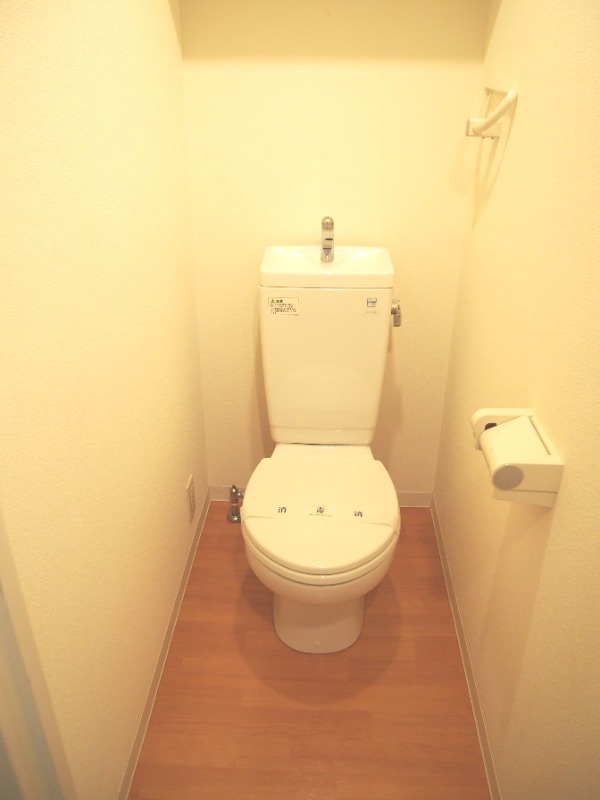 清潔感のあるトイレですね