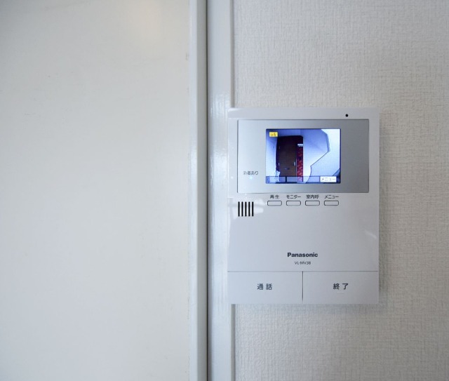 急な来客時もモニタ付きで安心ですね