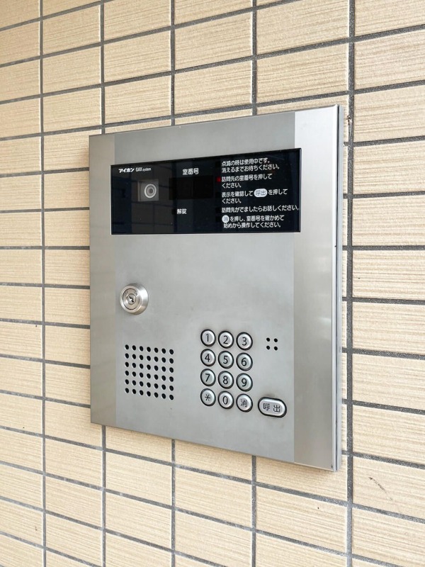 オートロック完備。