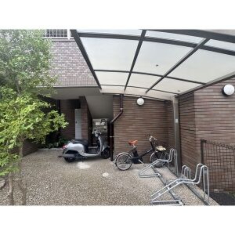 駐輪場はこちらで
