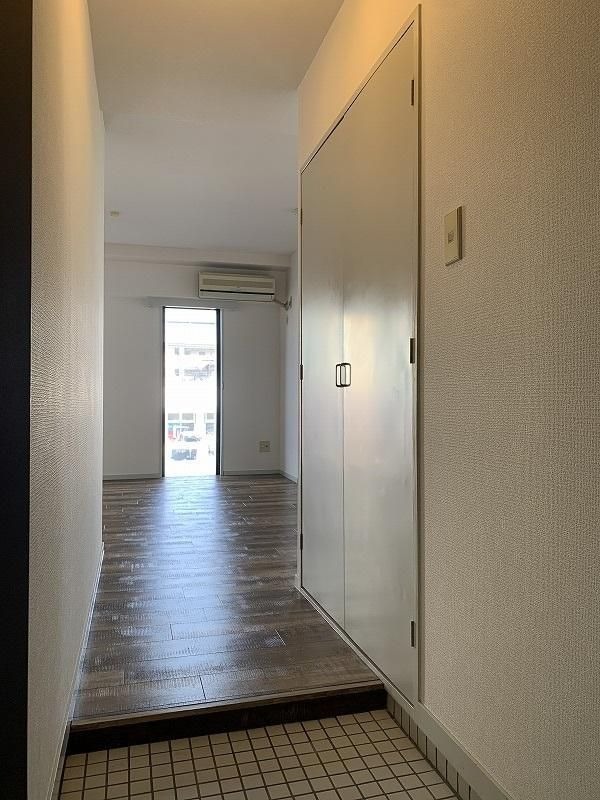 玄関はこんな感じです。