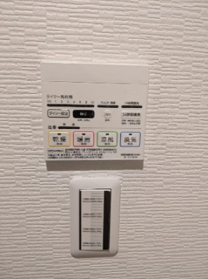 梅雨の時期でも味方の浴室乾燥機