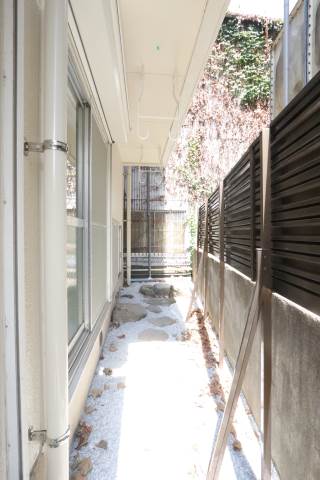 天気のいい日はこちらで洗濯物を干せます