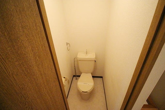 清潔感のあるトイレですね。