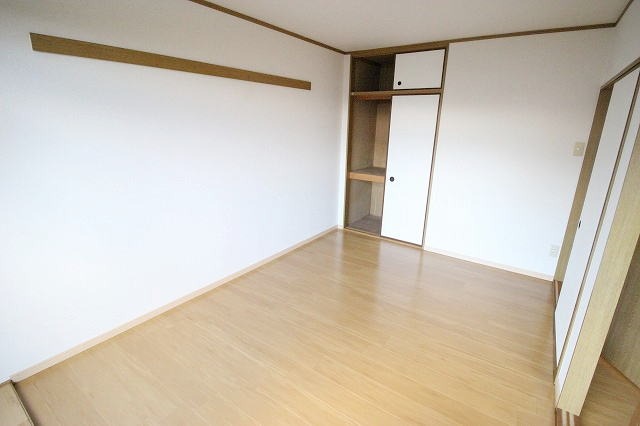 こちらは寝室にいかがでしょうか