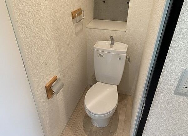 清潔感のあるトイレですね。