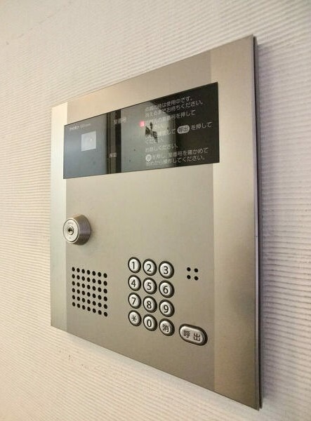 オートロック完備。