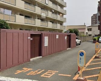 ごみ捨ても敷地内にあるので楽々