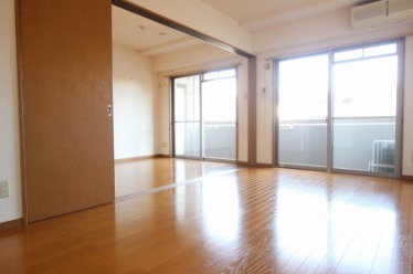 こちらは寝室にぴったりの洋室です