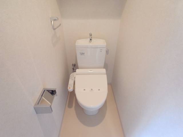 嬉しいウォシュレット完備です