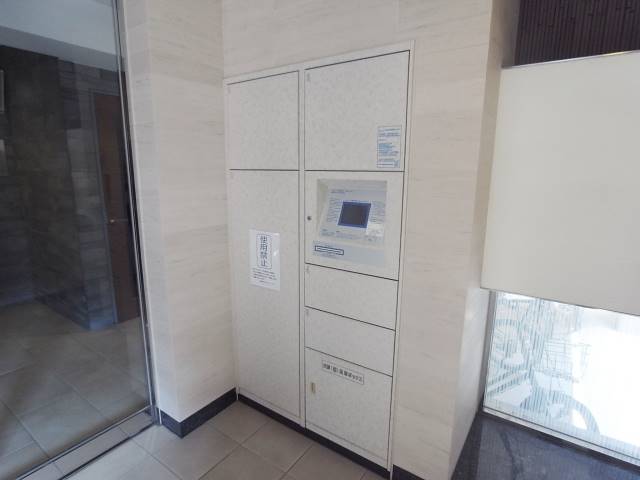 嬉しい宅配ボックス完備です