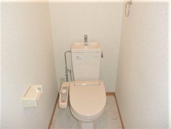 嬉しい温水洗浄便座付きです