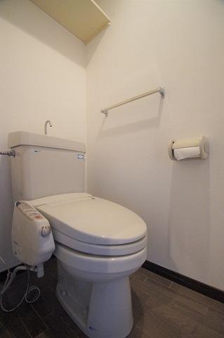 温水洗浄便座付きです