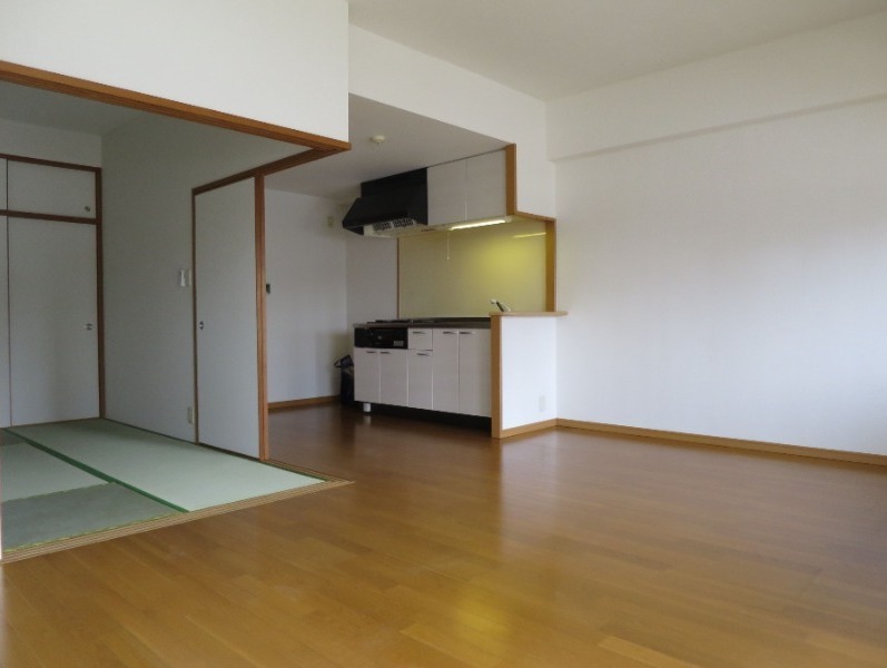 家具の配置がしやすいリビングですね