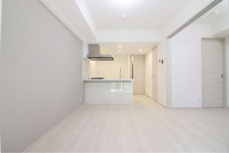 白基調で明るい気分になれる部屋です