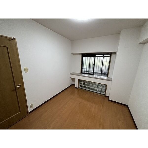 こちらは寝室にいかがでしょうか