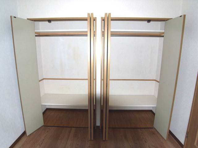 クローゼットも広くたくさん収納できます